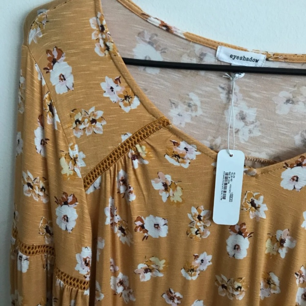 Floral Top - Picture 2 of 5